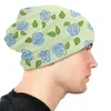 Berretti con fiori blu aperti su cappelli a secchiello con stampa verde pallido, berretto da sole, rose floreali