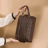 Designer de luxe classique Double fermeture éclair hommes voyageant concepteurs de trousses de toilette femmes laver grande capacité sacs à cosmétiques trousse de toilette pochette sacs de maquillage sac à main AA