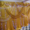 Un set di fondali per matrimoni di lusso da 3x6 m con tende nuziali multiple con drappi dorati e decorazioni per feste swag 258r