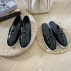 designer kvinnor män mocka tofflor sandaler lyxiga mulor casual sko läder canvas slip-on platt skor damer sommar klassiska mode utomhus loafers med låda