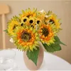 Dekorativa blommor konstgjorda solrosbuketter falska vilda blommor för baby shower hem bröllop vårdekor brud som håller blommor