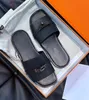 Sapatos de verão masculinos de luxo Gabriel Sandálias de couro de bezerro Slip On Slide Flats de couro de praia Casual para caminhada Chinelos de menino Slip On EU38-46