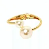 Bangle Gold Color Armband för kvinnor vackra smycken med dissymmetri Pearl Ladies Fashion Banglesbangle Raym22