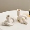 Kerzenhalter, weißer Tisch, Keramik, nordischer Stil, einzigartige Teelicht-Mittelstücke, ästhetische Bougeoir-Party-Dekoration