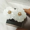 Boucles d'oreilles à tige 32MM nacre fleur blanche demoiselles d'honneur bijoux taille moyenne clous détachables île hawaïenne