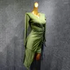 Vêtements de scène robe de danse latine adultes Salsa Rumba Cha Samba vêtements de danse femmes vert à manches longues sangle irrégulière pratique DN4513