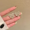 Brincos de parafuso prisioneiro fashion oco coração liga de zircão para mulheres meninas vintage clássico amor 2023 joias ornamentos