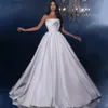 Blanc sans bretelles une ligne robe de mariée robe de mariée baguettes pli Satin princesse robes de mariée balayage Train robe de mariée