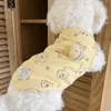 犬のアパレル犬のペットの服pooh熊のベスト犬用服猫小さな蜂の人形かわいい薄い春の夏ファッションボーイヨークシャーアクセサリー230625