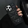 Étuis de téléphone portable Triangle de luxe à la mode, sac à main en cuir PU pour iphone 15 14 13 12 pro max, étui de protection noir et blanc, deux couleurs au détail MQ01
