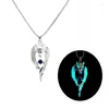 Chaînes mode loup lumineux pendentif collier lueur dans les bijoux longs sombres