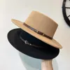 Berretti Autunno Inverno British European American Style Fibbia per cintura Flat Top Hat Uomo Donna Ombra a tesa larga Retro Lana Nero Jazz