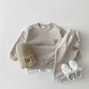 Mode Infant Kleinkind Baby Junge Mädchen Kleidung Set 2023 Bär Print Top Pullover Hosen Kinder Sport Tragen 0-5 jahre 2PCS Anzüge L230625