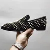 Luxury Studde and Spiked Mejczyczy mężczyźni zamszowe buty nitu ręcznie robione męskie płaskie sukienki buty na imprezie buty