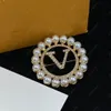 2023 New Fashion Round Pins Brooches Pearl Diamond Letter Designer Brooches for Women Suit Sweater Dress Jewelry