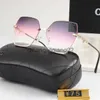 Designer Chanells Lunes ChannelsUnglasses Cycle Luxury Fashion Sports Polarize Sunglass Men Femmes Vintage Drive Squie Square Metal Metal Black Thé Sun Sun