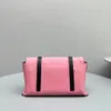 Miu's Designer Vrouwen Kalfsleer Messenger Bags Brief Afdrukken Twee Bandage Schoudertas Suede Voering Steek Lange Riem Cross Body Tassen Meisje Roze Baguette Portemonnee