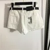 Lässige, minimalistische Damen-Shorts, Baumwolle, besticktes Logo, Tasche, Slim-Fit-Denim-Shorts, schwarzer Gürtel, Sommer, täglicher Ausflug, Damenbekleidung, Größe 55