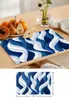Bordmattor Dark Blue Ripples Lines Placemat för matbordsartiklar 4/6st Kök Mat Matt Pad Counter Top Home Decoration