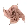 Szaliki 90x90cm design Wysokiej jakości muzułmańskie malezja kobiety urocze bąbelkowe szyfonowe frędzane scre scarf z kwiatowym wisiorkiem z kwiatowym