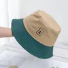 Berretti 2023 Colore a contrasto Primavera Estate Cappello a secchiello semplice Trendy Lettera C Pescatore ricamato Viaggio Sole a prova di sole per le donne