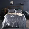 Sängkläder sätter Mulberry Luxury Bedding Set med monterat ark High-End 100% Satin Bedding Set Soft Smooth Solid Color Quilts Cover 230625