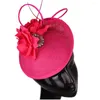 Berets Women Flower Flower Marron Fascynatorzy Kapelusz Ślubny Fancy Pióro Fryzury Fascynator Wedding Headwear Eleganckie panie