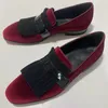 Vinröd sammet loafers män tofs skor lyx designer casual skor mocassins mens lägenheter rökande tofflor