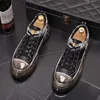 Ny high end designer män blandar färg lapptäcke svarta vita casual skor lägenheter rock sport sneakers manliga loafers zapatos hombre d2h60