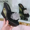 2023 Womens tofflor Creepers Shoes Platform Bowknot Rhinestones Crystal Wedge Super 13cm High Heel New Summer Hollow Black 2023