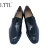 Nytt mode svarta patentläder loafers orm hudmönster klack män klänning skor glid på lägenheter casual skor