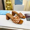 Sandalias bordadas para mujer, zapatillas bordadas de algodón con tacón de tela, chanclas de moda, chanclas de verano con tacón de bloque