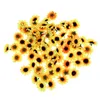 Dekorativa blommor 100st livsliknande konstgjorda plast solros huvuden hemfest dekorationer rekvisita (gul)