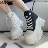 Sneakers da donna in tela con plateau e punta tonda, tacco grosso, scarpe sportive alte, con lacci, nero bianco, nuovo 2023