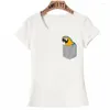 Kvinnors T-skjortor Naughty Parrot i min Pocket Design T-shirt mode kvinnor kortärmad kvinna avslappnad toppar söta tjej tees noely fågeltryck