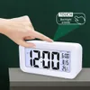 Orologi da tavolo da scrivania Sveglia intelligente silenziosa Orologio elettronico Scrivania Decorazione camera da letto digitale Tavolo e accessori Ora Led Awakening Light Consumer 230625