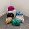 Akşam Çantaları Glitter Lazer Kadın Deri Bulut Çantası 2022 Retro Zincir Crossbody Çanta Lüks Kadın Çantası Pileli Dumpling Çanta Parti Debriyaj J230625
