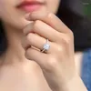 クラスターリングZoca 1ct Moissanite Diamond Ring 925 Sterling Silver Promise Wedding Engaing Gifts Women's Fine Jewelry