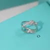 Tasarımcı Rings Luxurys Düğümlü Çift Kadın Mücevher Moda Erkek ve Kadın Klasik Mektuplar Elmas Yıldönümü Hediye Çeşitliliği Stiller