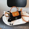 Bolsos de diseñador para mujer 2023 Verano Nuevo Color de contraste de moda Dragon Xiang Bag Crossbody Simple y Mini Handheld Dumpling Ventas directas de fábrica