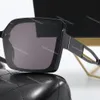 المرأة مصمم النظارات الشمسية السيدات النظارات الشمسية مربع نظارات جوفاء الإطار مع خطابات أزياء القيادة في الهواء الطلق مع مصنع مربع بالجملة النظارات الشمسية