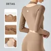 Designer Lu Crop Top Manica lunga Due pezzi Pad Palestra Top Camicetta sportiva Maglietta ad asciugatura rapida Donna Abbigliamento da corsa Abbigliamento Pilates Fiess Yoga Cappotto Leggings Pantaloni