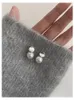 S3743 Metal Concave Piece Faux Pearl Stud Oorbellen voor vrouwen S925 Silver Post Pearls Oorbellen