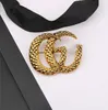 Pins Brooches Elegant Gold Plated Brand Designer Letters Brooch Fashion Famous Women Alloy Letter Pearl Crystal Rhinestone Suit Pin Jewelry ITKA