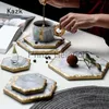 Блюда Тарелки Nordic Natural Marble Tray Light Luxury Golden Stroke Подносы для хранения Десертная подставка для торта Подставки для чашек чая Украшение свадебного стола J230626