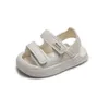 Sandaler sommarmode babyskor pojkar flickor andningsbara barn strand sport fast färg vit svart rosa sneakers 230626