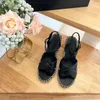 Nouveaux sandales à espadrille tissées Pumps de coin talons designers de luxe pour femmes en cuir en cuir extérieur en cuir chaussures de fête décontractées