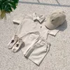 Kläderuppsättningar 2023 Baby Boys Plaid Leisure Suits Smittbarn Girls Korean Lapel kläder Gentle Polo Outfits Barn Bomull