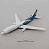 Diecast Modelo Liga Metal Oman Air Airlines Avião Airbus 330 A330 Airways Suporte de Avião Aeronave Presentes para Crianças 16cm 230625