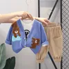 Kläder sätter barn bomullsslitage kostymer baby pojkar flickor tecknad björn cardigan kappa t-shirt byxor 3pcset vår höst barn sportkläder 230626